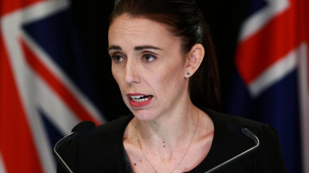 Ministra de Nueva Zelanda, Jacinda Ardern. Furiosa por la tragedia, se solidarizó con los familiares de las víctimas. (Getty)