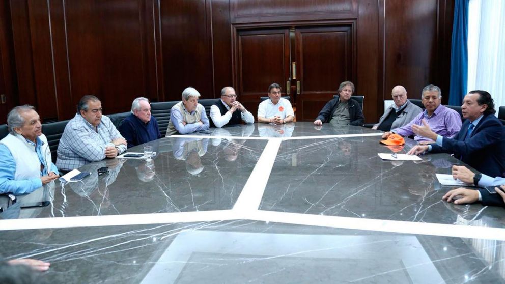Buscan consensuar con el ministro Sica tres asuntos claves para la armonía de la relación.