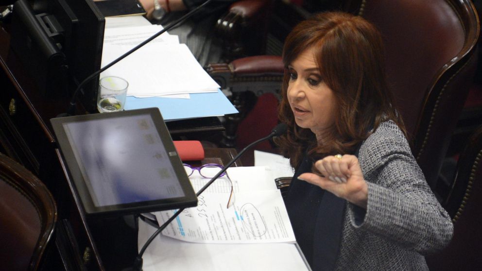 Bonadio ampli� el embargo que ya ten�a la senadora en la causa por los cuadernos (Cr�nica).