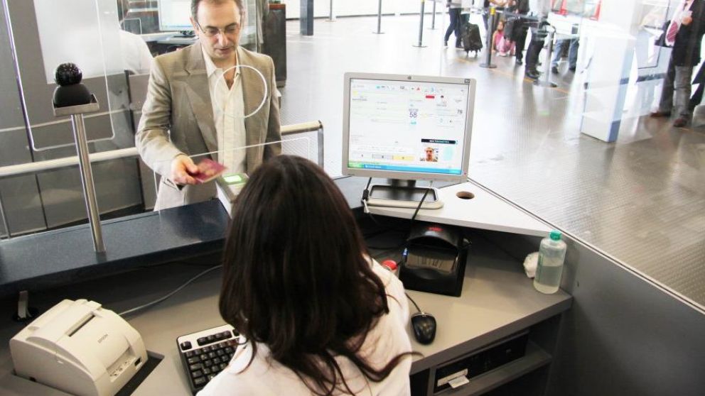 Una típica postal de Migraciones. (Imagen ilustrativa)