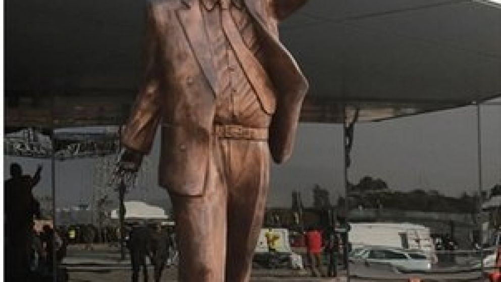 La estatua de Néstor será retirada.