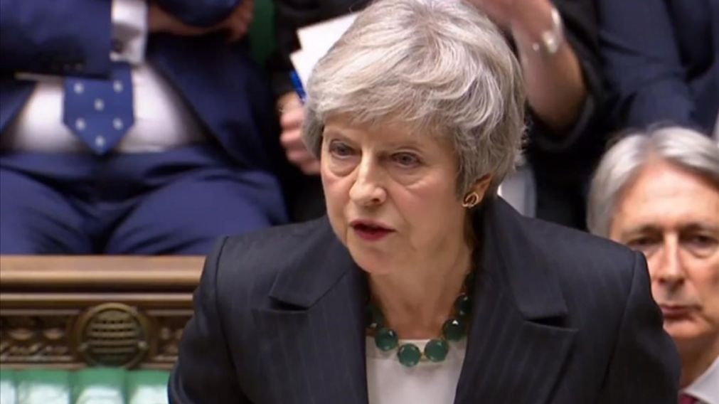 Theresa May pudo respirar tras varias votaciones en contra.
