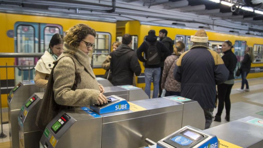 Los metrodelegados le dijeron "no al tarifazo" en las líneas.