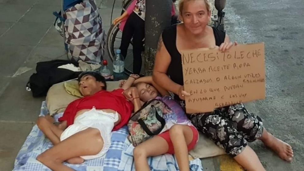 Mariana pide desesperada por su hermana.