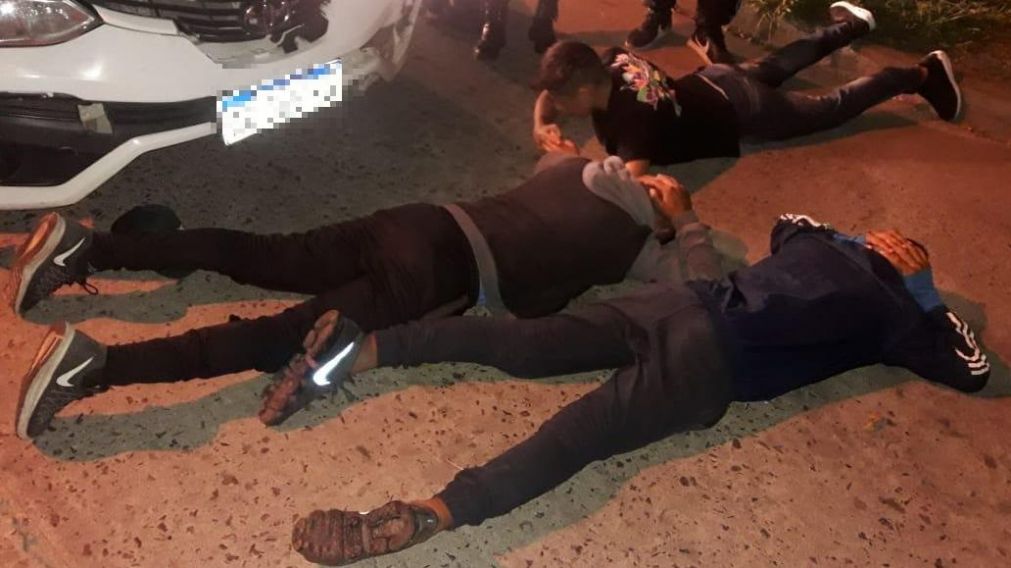Los pibes de 13, 15 y 16 a�os fueron detenidos tras intentar robar un veh�culo.