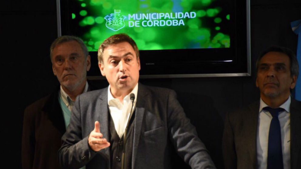Pese a las presiones, Mestre no declinó su candidatura a gobernador.