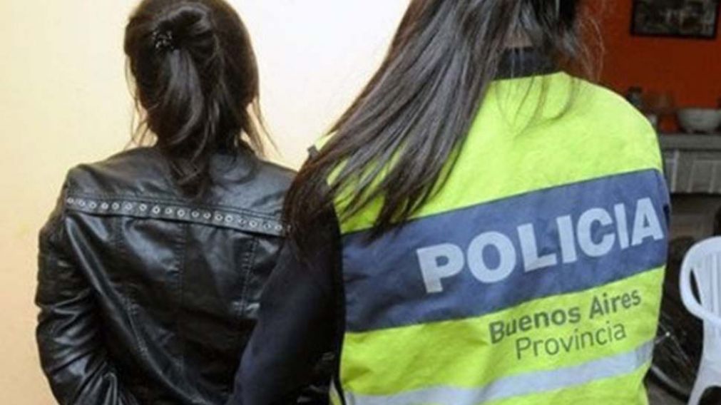 La autora del ilícito fue detenida por los servidores públicos.