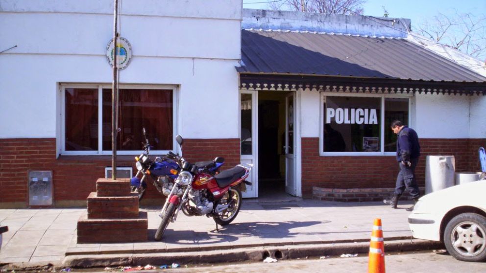 Pesquisas policiales de la comisaría de Garín tratan de establecer el paradero del otro asaltante.