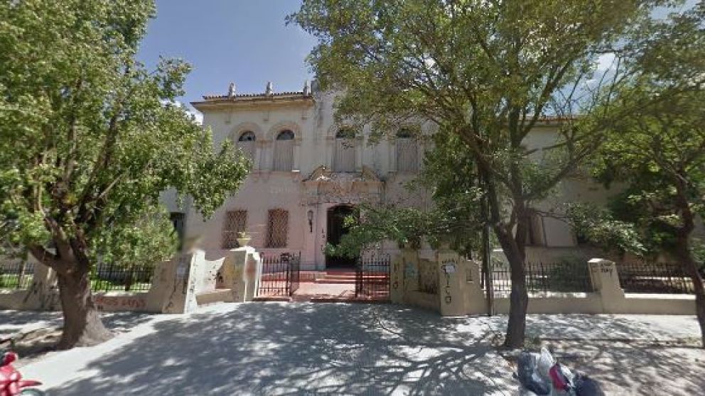 El violento episodio se dio en este establecimiento educativo (Google Street View).