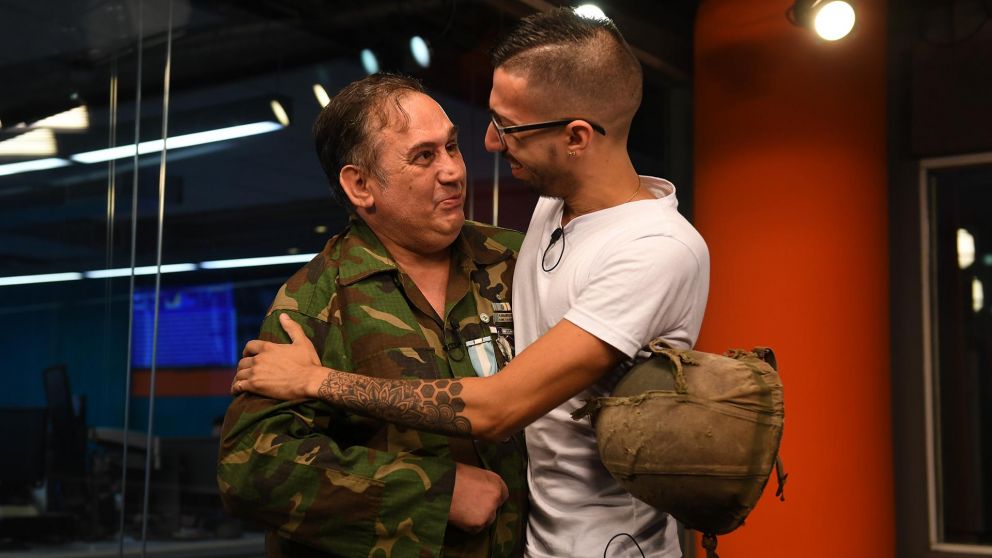 El abrazo emocionado con su hijo, Jorge (Gentileza Infobae)