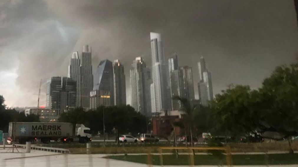 Así está el cielo, previo a la tormenta.