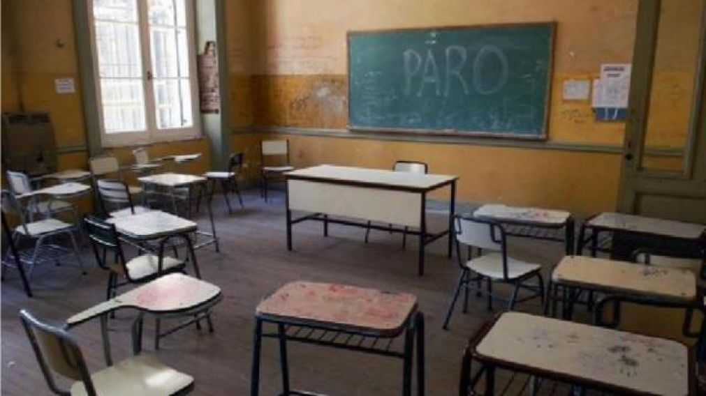 Los docentes cumplen la segunda jornada de paro.