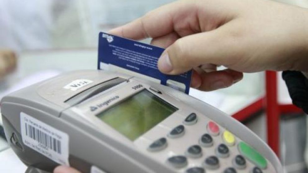 "Gasté $10.000, pagué $500 (mínimo). Debo $9.500 más el 10% ($10.400)".