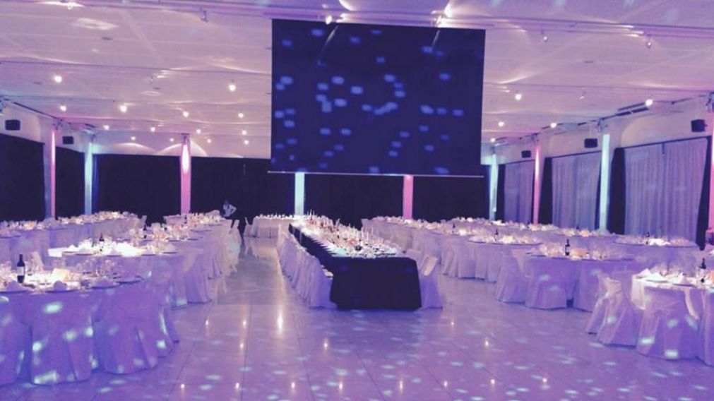El salón de fiestas por dentro, antes del temporal.