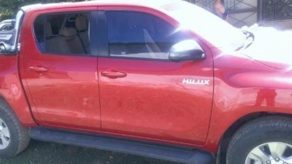 La camioneta robada por los delincuentes en Pilar.