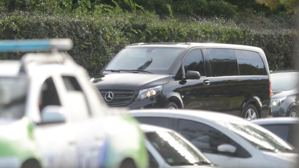 Así llegó el presidente para el entierro de su padre Franco Macri.(Hernan Nersesian/Diario Crónica)