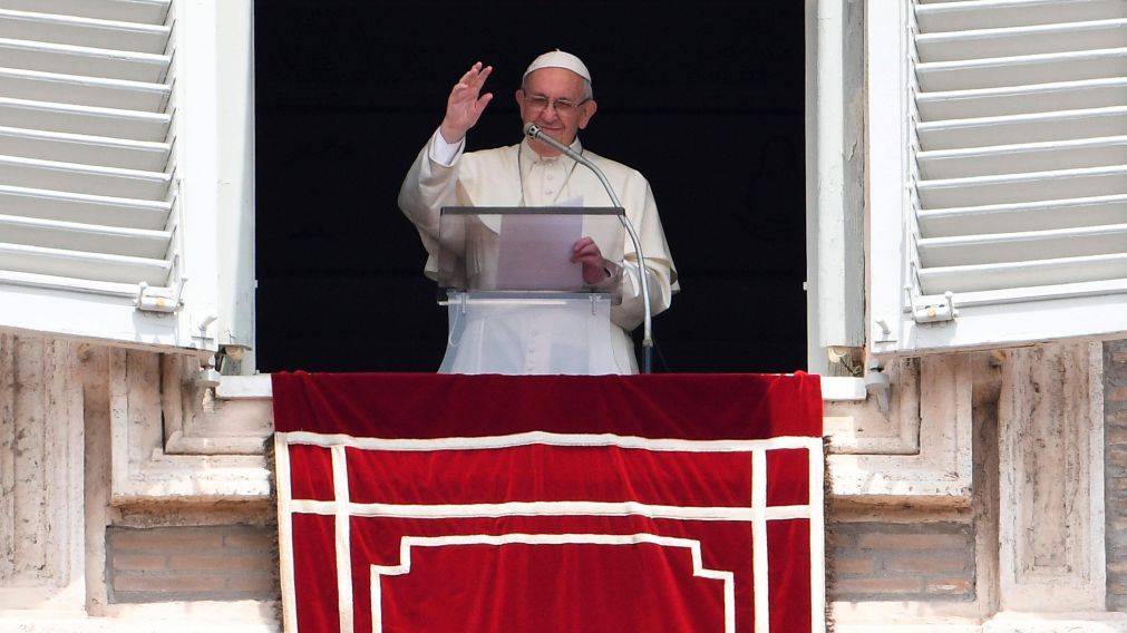 Bergoglio, hablándole a los fieles que le escuchaban desde la plaza de San Pedro.