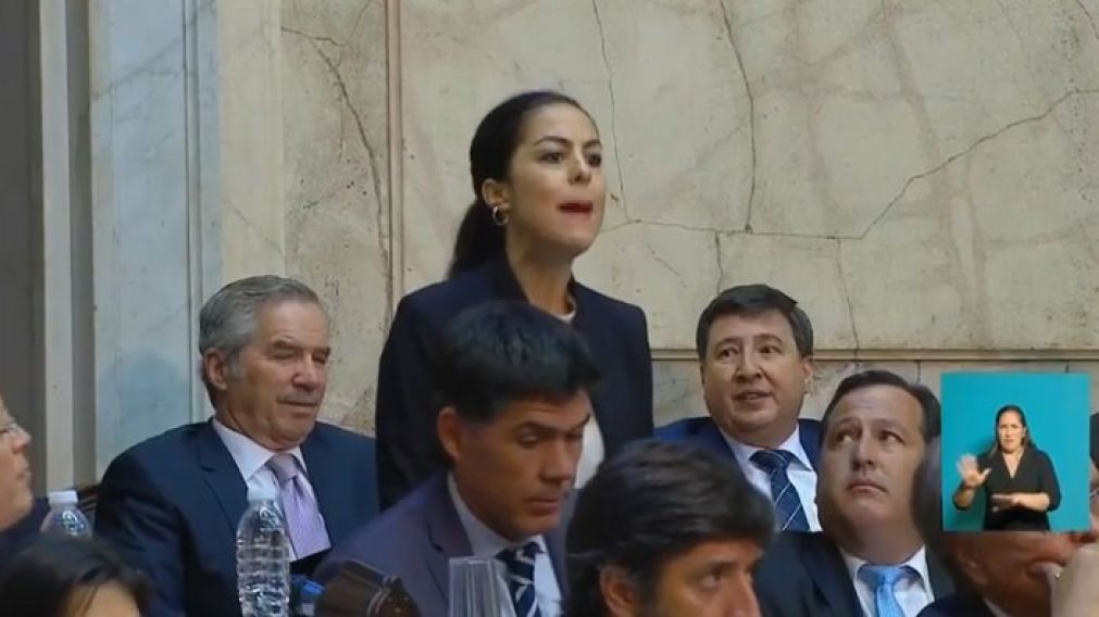 Cuando la legisladora electa del oficialismo comenzó a increpar al presidente.
