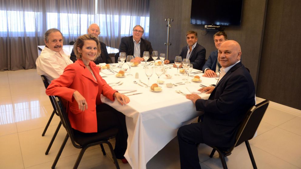 Ledo, Alfonsín, Accaputo y Meloni, los cuatro invitados que compartieron la mesa con las autoridades del Grupo Crónica (Hernán Nersesián).