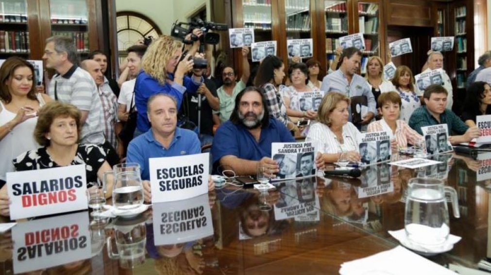 El Gobierno ofreció un piso mínimo de 18.450 pesos para los docentes. (@SUTEBAProvincia)
