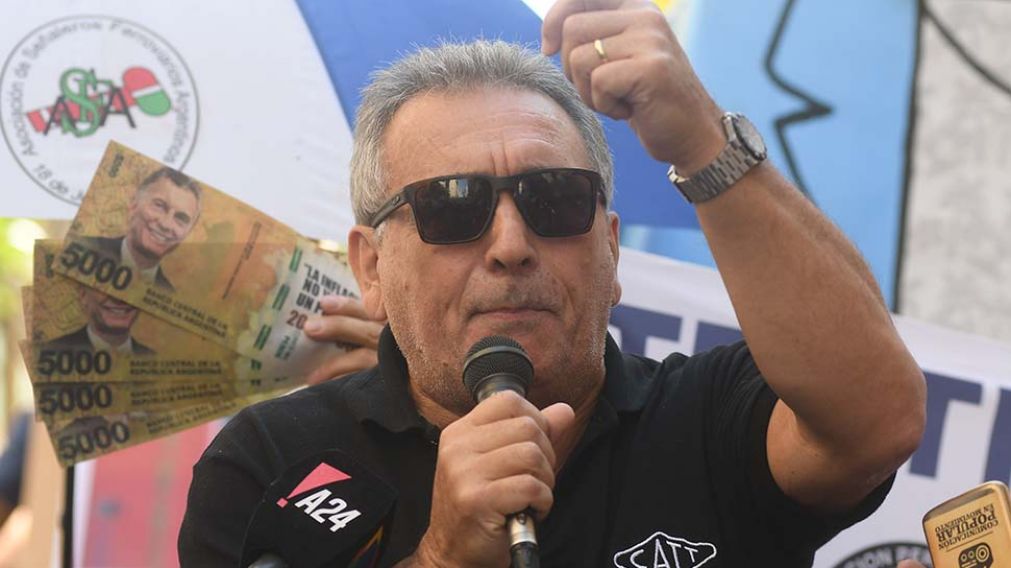 Juan Carlos Schmid. Brind� el discurso central antes de emprender la marcha. 