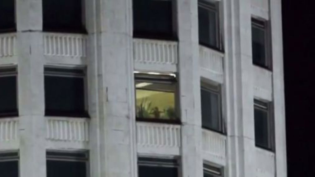 Escrachan a pareja teniendo sexo en la "Casa Blanca"
