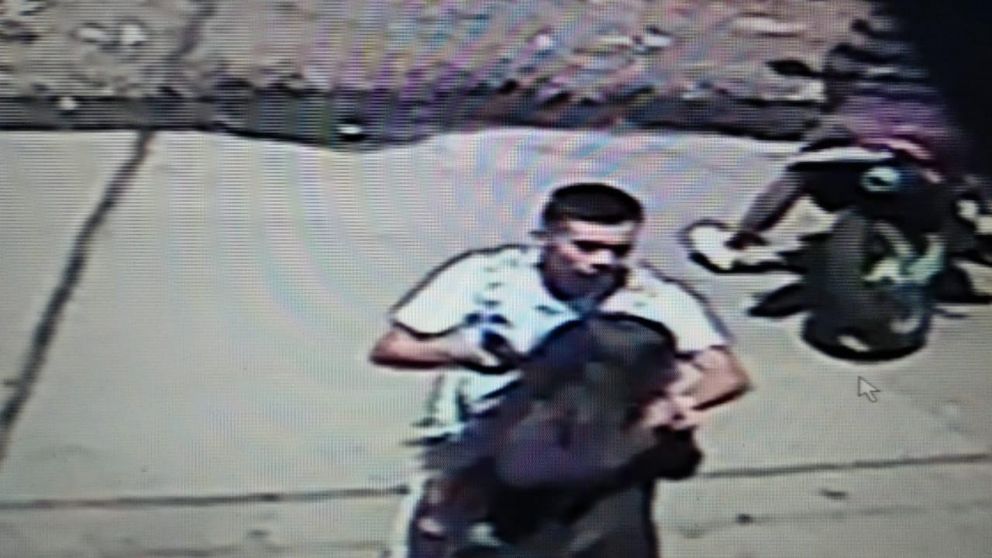 Captura del momento del violento robo.