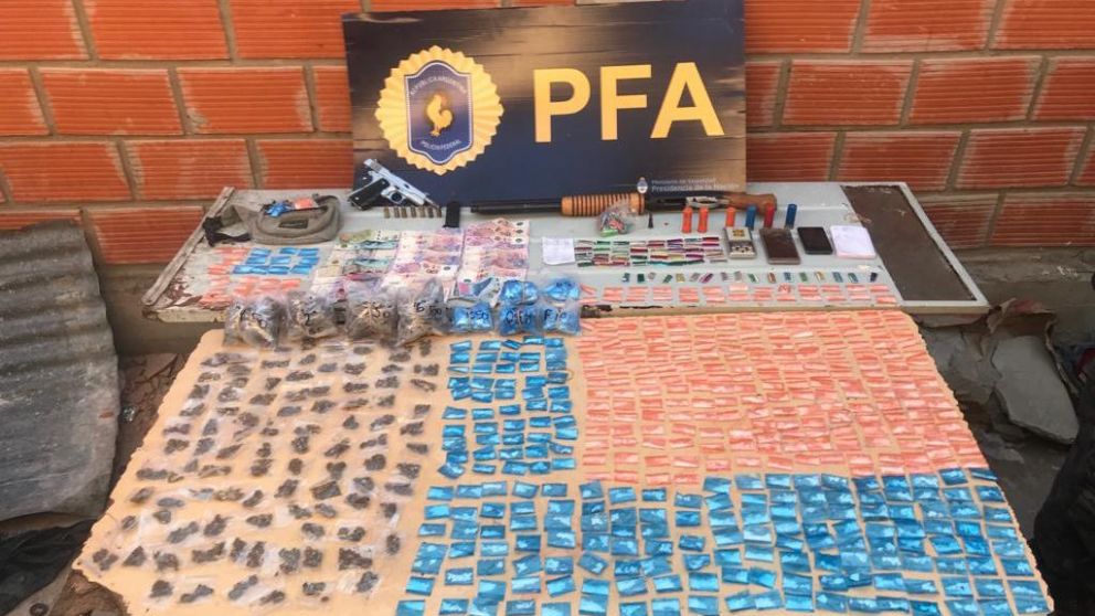 Gran cantidad de drogas secuestrada, que incluye 737 dosis de cocaína.