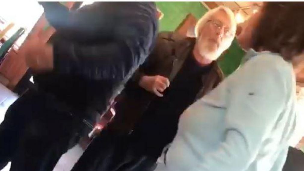 La mujer protagonizó un incidente racista en un restaurante de California.