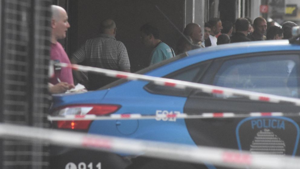 Así trabajó la policía en el hotel tras los hechos. (Pablo Villan / Diario Crónica)