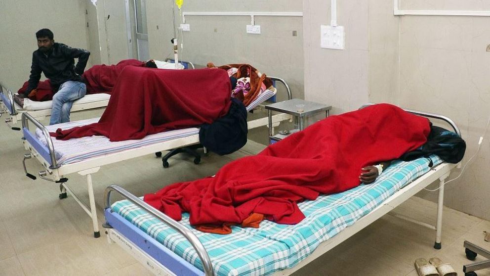 Hay m�s de 160 personas internadas por el alcohol adulterado (Gentileza: EFE).