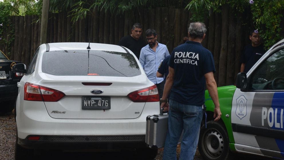 Las primeras pericias en el salón de eventos donde hallaron muerta a la modelo (Hernán Nersesian/Crónica).