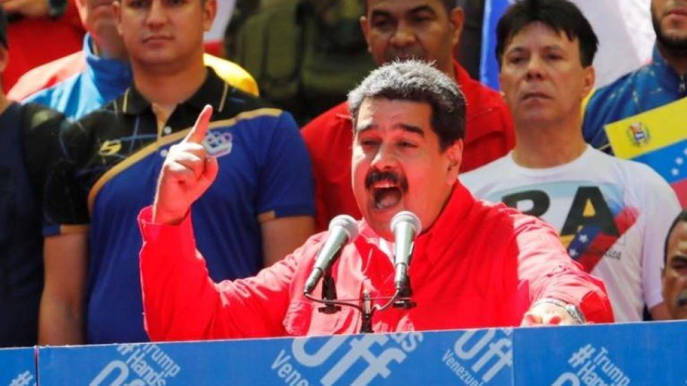 Maduro pronunció un discurso ante una masiva manifestación. (Reuters)