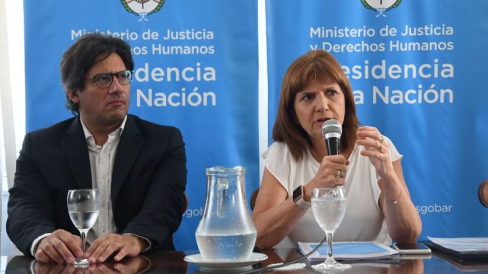 Los ministros de Justicia y Seguridad, Germán Garavano y Patricia Bullrich, presentaron el proyecto de ley de Responsabilidad Penal Juvenil, que prevé bajar la edad de imputabilidad de 16 a 15 años en los casos de delitos penados con más de 15 años de pri
