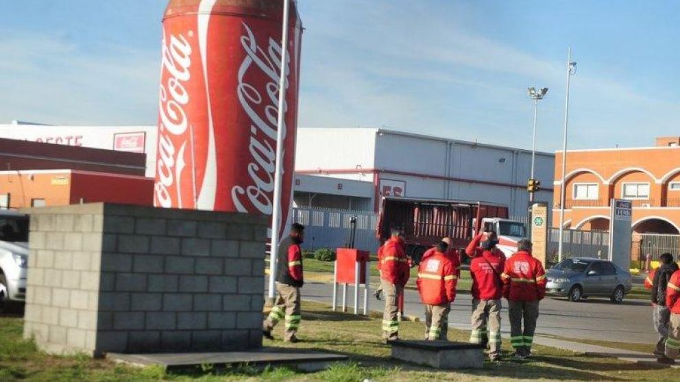 Trabajadores de la planta de Nueva Pompeya se manifiestan en el lugar (Gentileza: El Destape).