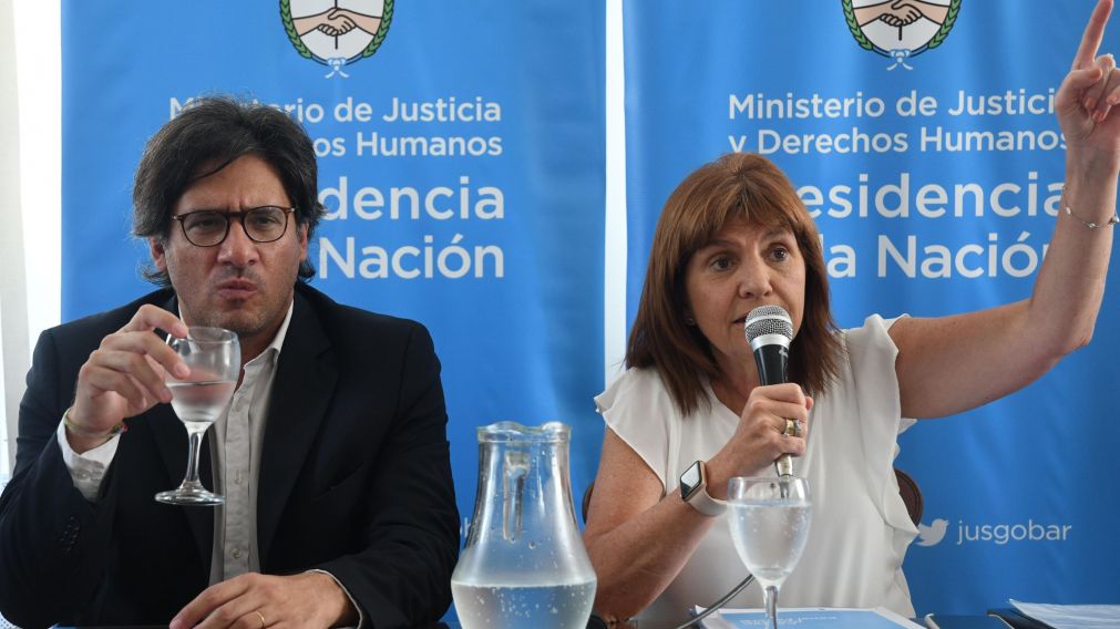 Garavano y Bullrich proponen bajar de 16 a 15 años. Críticas de Unicef (Télam).