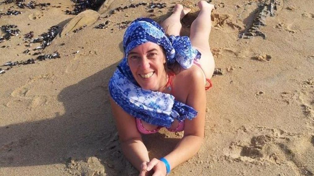 La mujer fue embestida por un catamarán y falleció en un hospital.