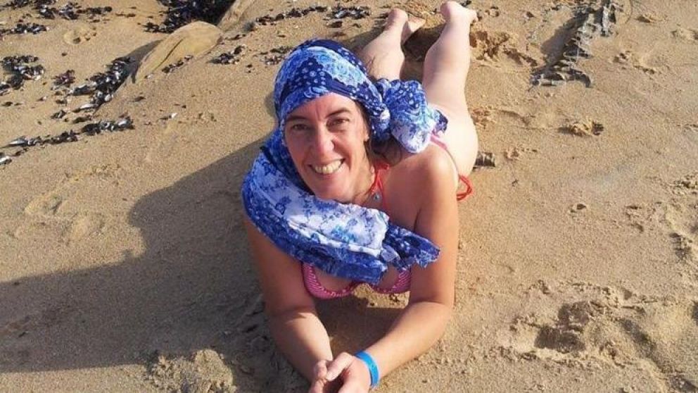 La mujer fue embestida por un catamarán y falleció en un hospital.