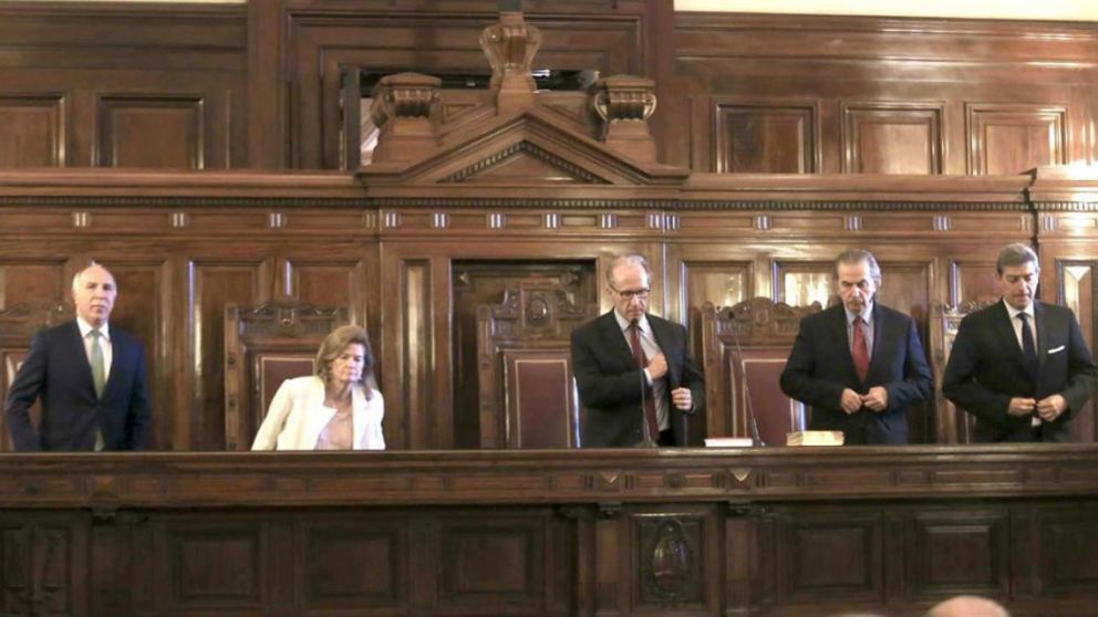 Rosenkrantz, presidente del máximo tribunal, se excusó de votar.