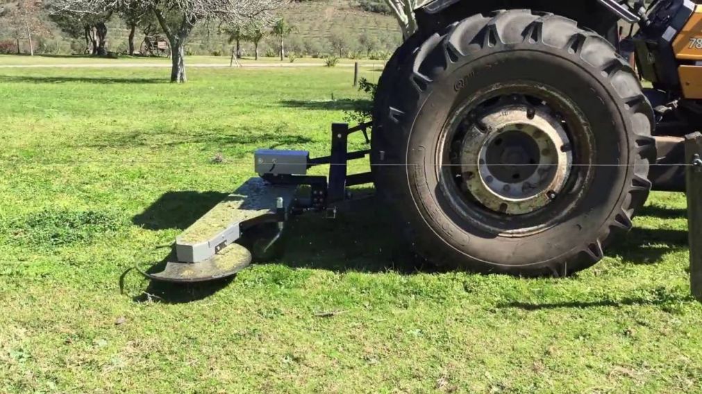Por motivos que se intentan determinar, el hombre cayó bajo las cuchillas del tractor (Imagen ilustrativa).