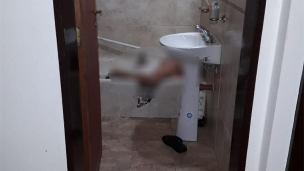 El cuerpo de la mujer fue hallado en en baño.