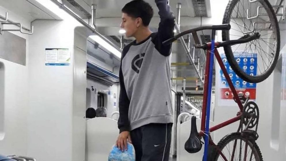 Ezequiel viajaba a todos lados con su skate.