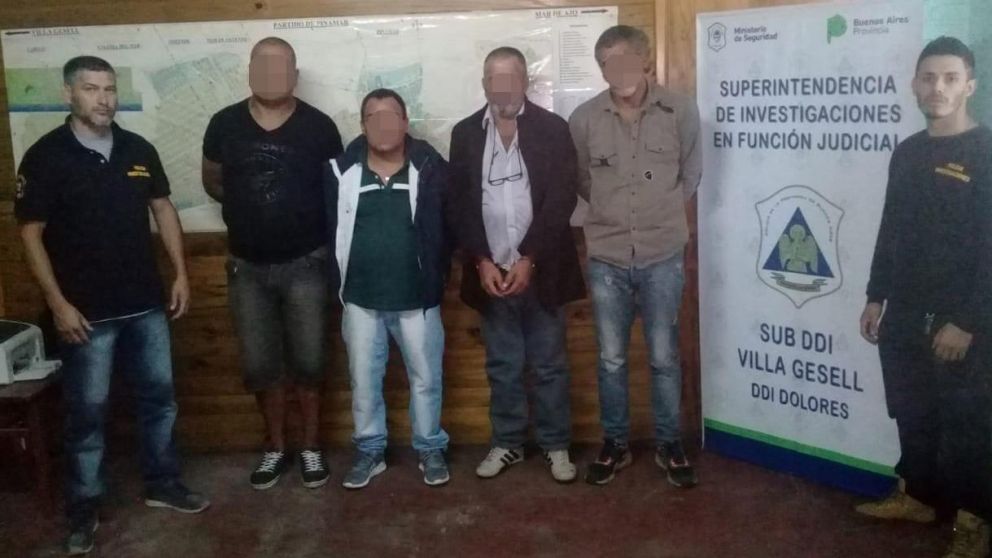 Los detenidos luego de un operativo encubierto.