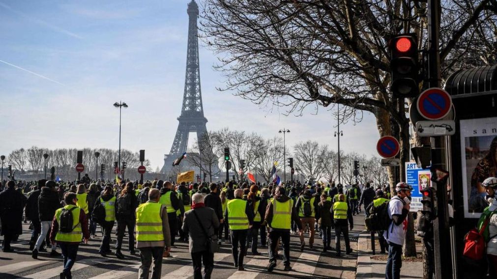 En París, se contabilizaron unas tres mil personas reclamando.