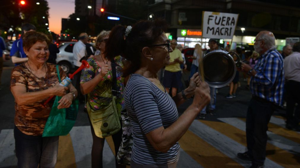 Una vez más vecinos porteños y de todo el país protestaron contra los aumentos. (Hernan Nersesian/Diario Crónica)