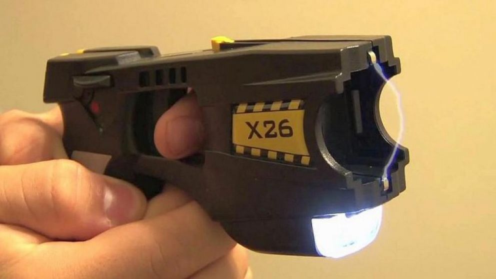 Con una pistola como estas el sujeto atacó a su pareja. (Imagen ilustrativa)