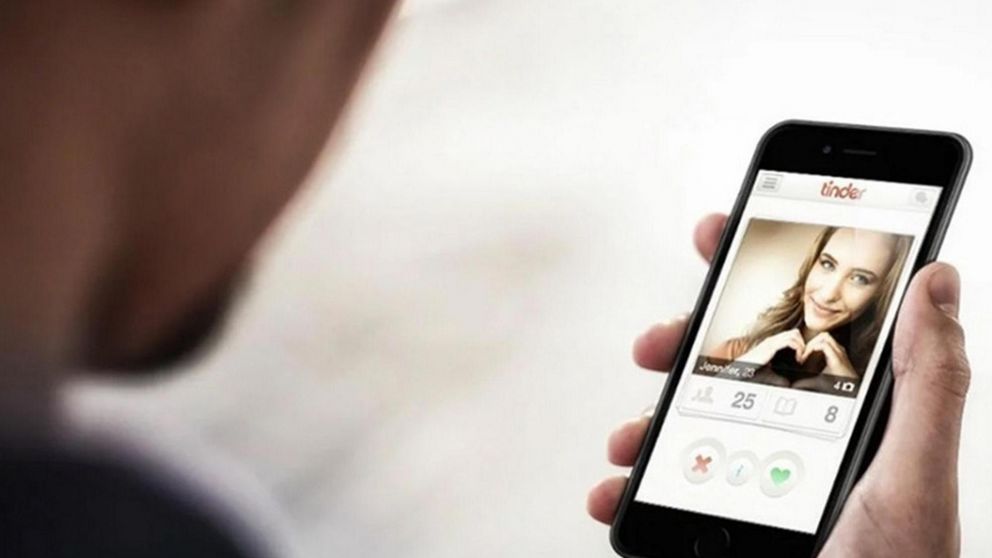 Muchas parejas se forman gracias a Tinder.