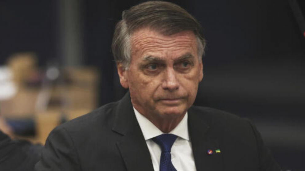 Bolsonaro recibió cuatro votos de los cinco jueces presentes en el juicio.