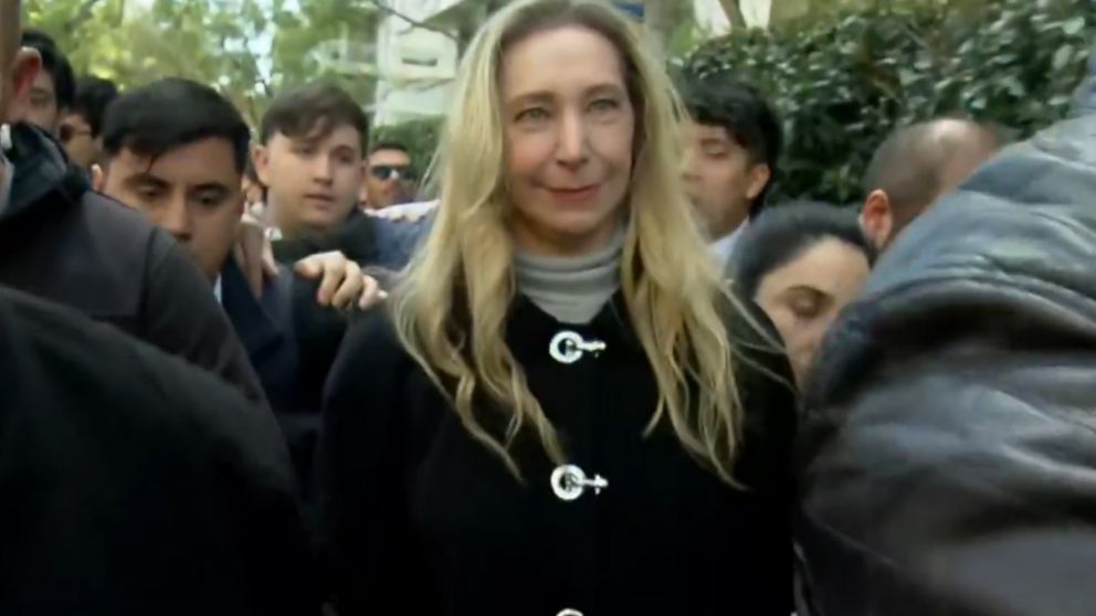 Karina Milei votó en un establecimiento educativo del partido bonaerense de Vicente López.