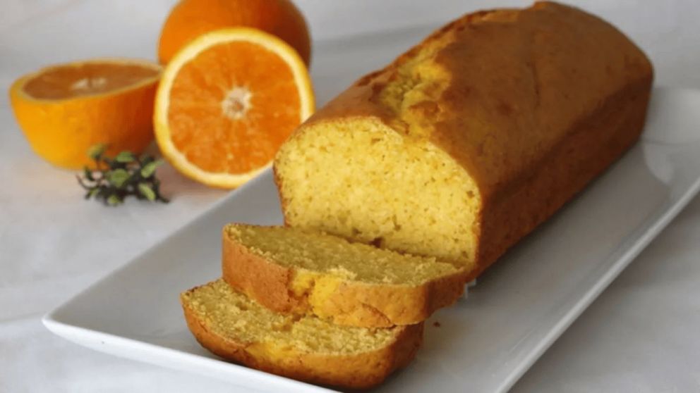 Receta de budín de naranja fácil, con pocos ingredientes y súper húmedo.